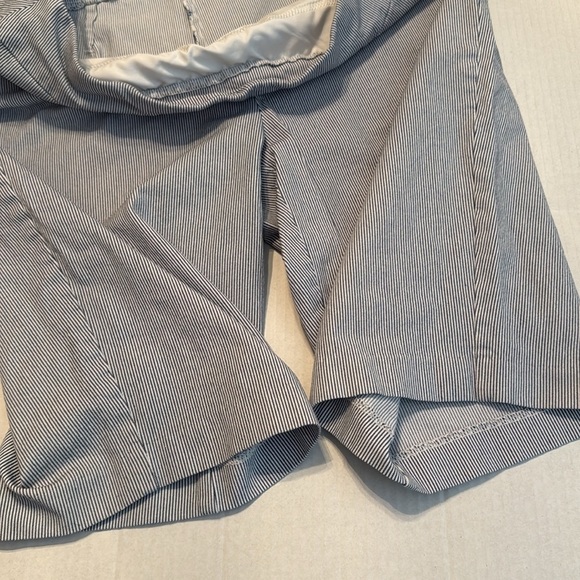 Chico's So Slimming Brigette Striped Slim Shorts Size 8 - Picture 12 of 13